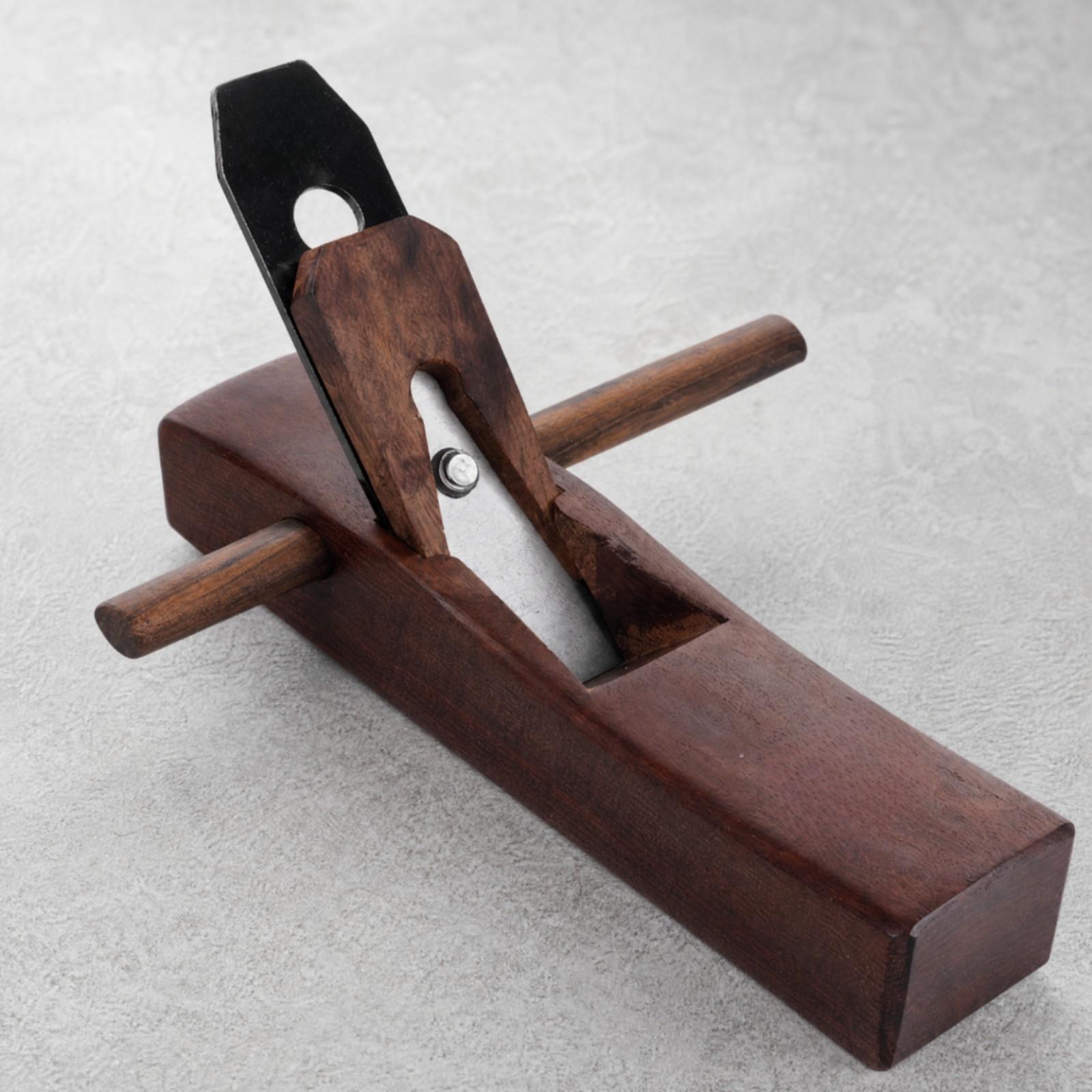 Hand Tools In Workshop - Rabot à main pour le travail